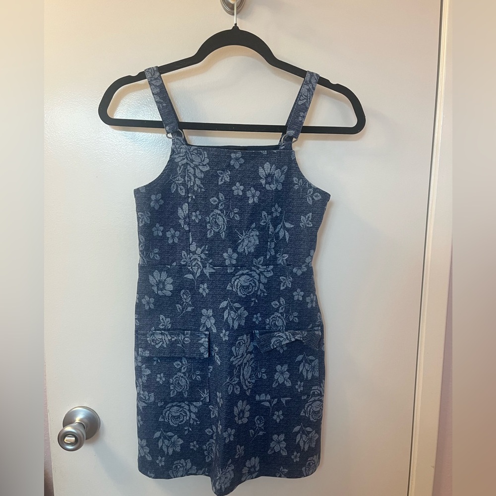 In Girl Size 10 Girls Floral Denim Dress/NWOT PTP 13